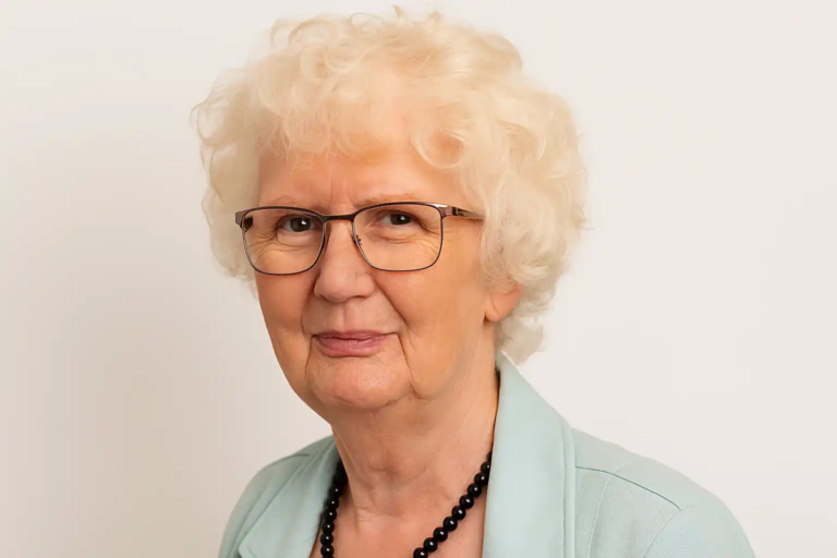 caroline crowther lynott now